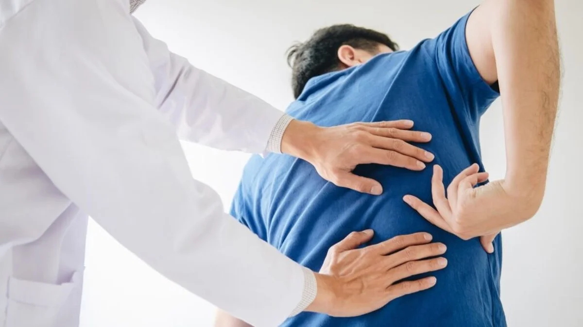 Evaluación médica de dolor de espalda y cuello después de un accidente